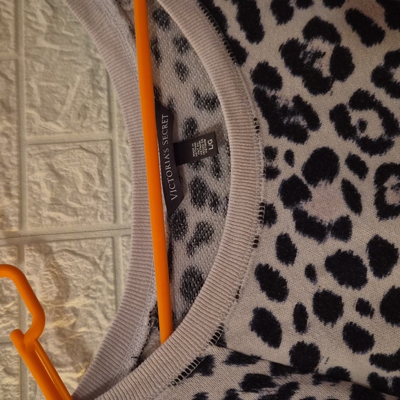 vs leopard sweat shirt - Picture 3 of 7